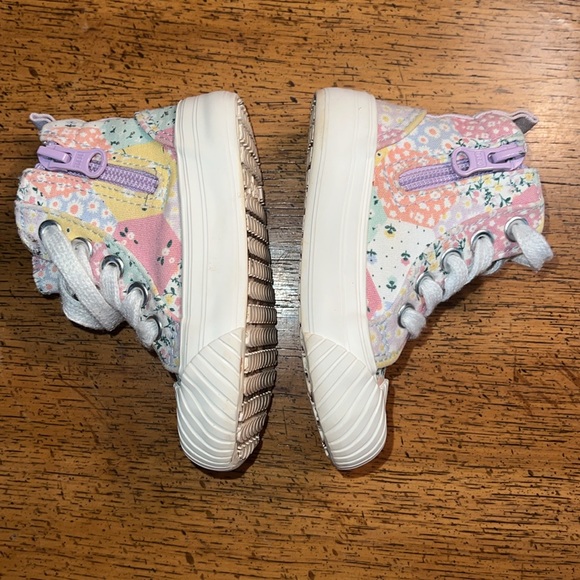 Cat & Jack patched sneakers 🌸 - Picture 3 of 5